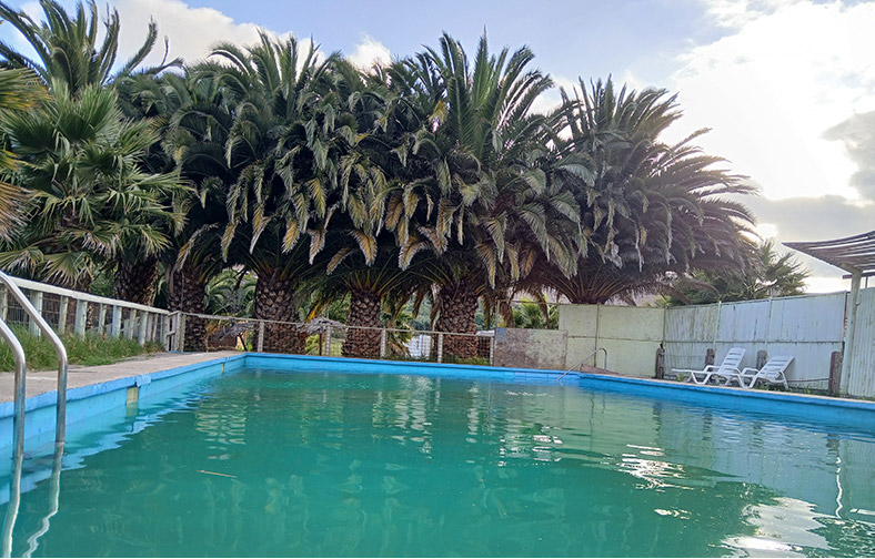 788 x 504 piscina